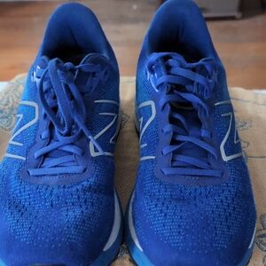 Very Lightly Worn New Balance 880 Running Shoes Size 10.5